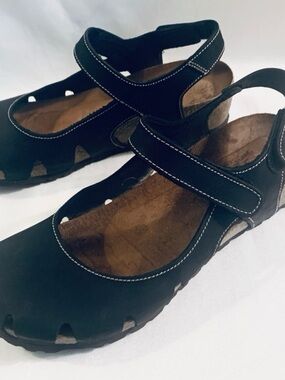 SABATINI 4009 Wedge Covered Toe Sandals